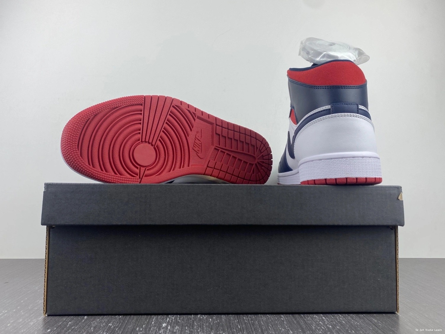 SE Jordan 852542-104 - USA 1 Mid 1105